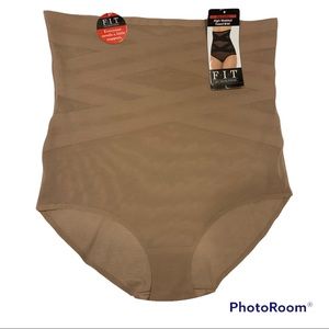🎄NWT• FIT• Firm Control • High waisted fused brief• L